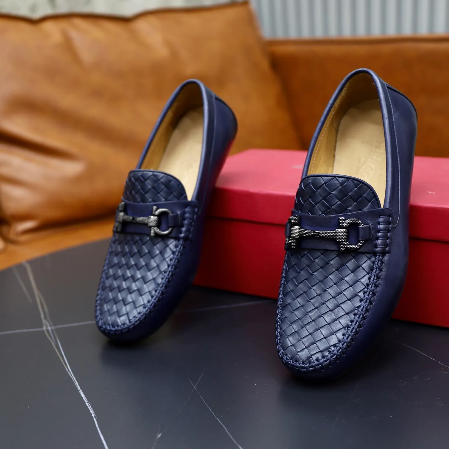 Ex-factory price: 480💰🙅‍♂️🙅‍♂️🙅‍♂️Niuli Brand: Ferragamo Standard code: Men's code 38/44 (45 customized) Grade: Same as the official website Material: Original imported cowhide leather lining Original wear-resistant lightweight outsole Style category: Men's casual slip-on shoes Bean shoes Distinguished luxury brand elements top luxury Color: actual picture color